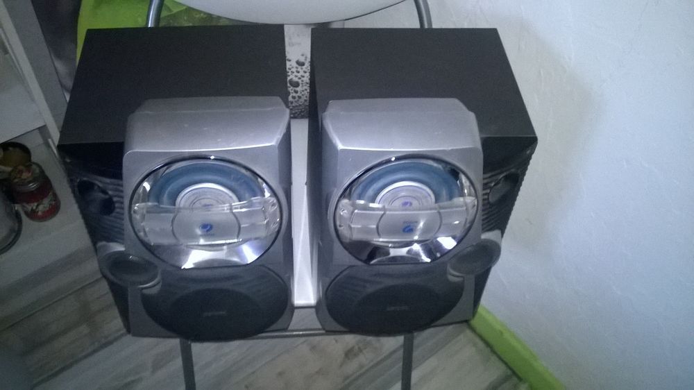 2 Enceintes
Philips 
FWB C780/01
2*60 Watt
Audio et hifi