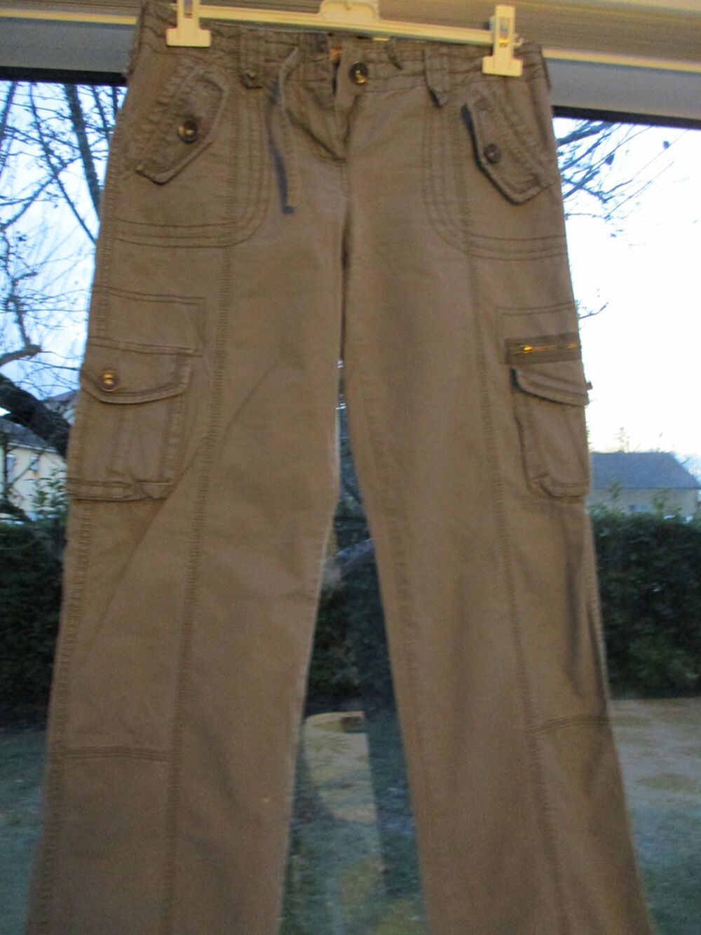 Pantalon toile style treillis kaki
Vêtements