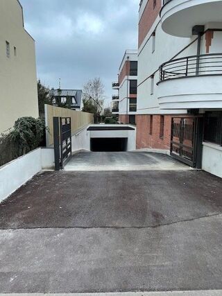  Parking / Garage à louer 9 m²