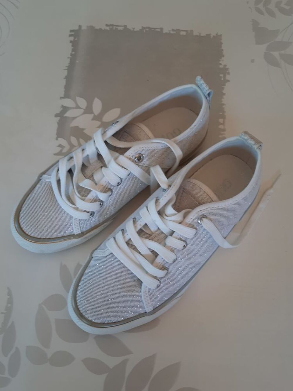 BASKET BASSE GUESS Chaussures