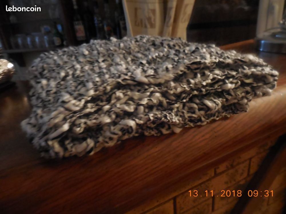 &eacute;charpe noire et blanche Vêtements