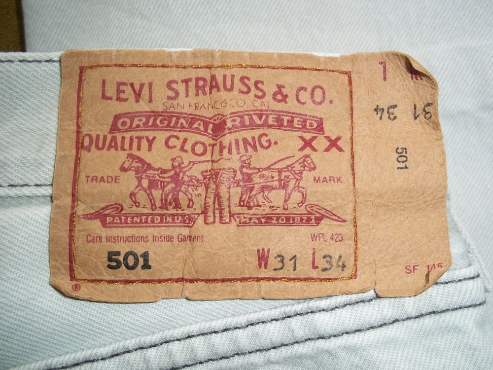  Jeans LEVIS 501
Vêtements