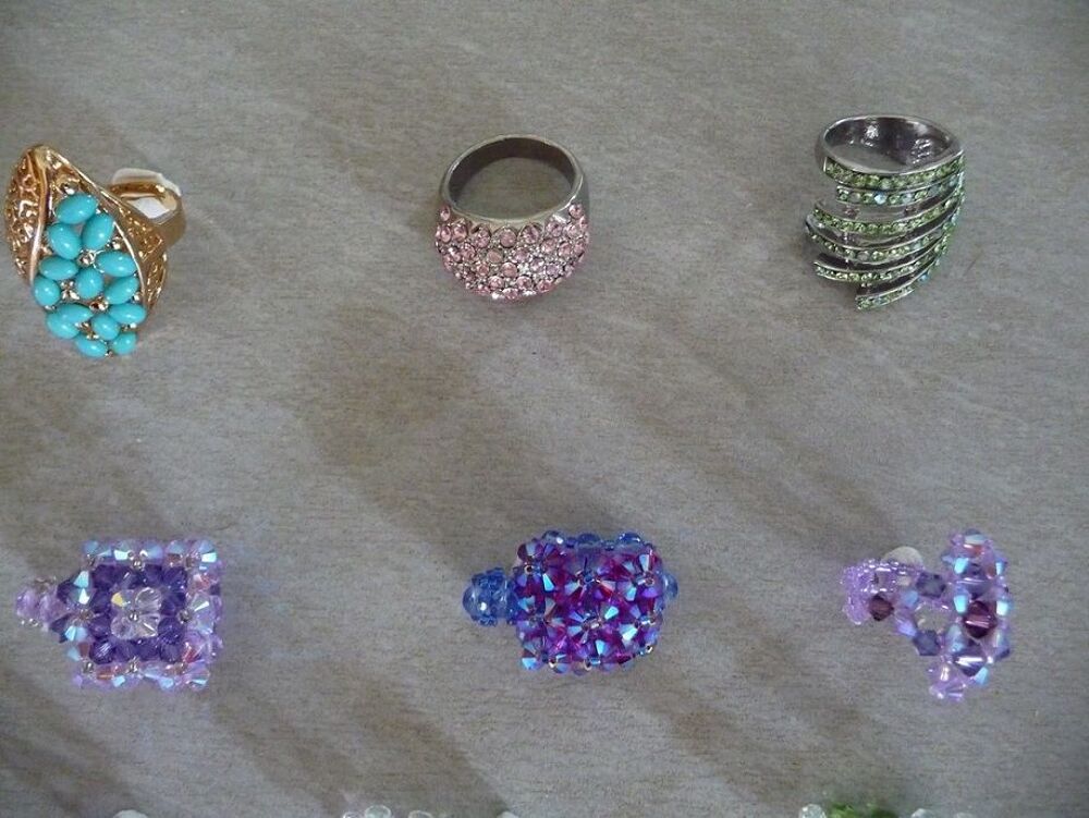 Bagues divers mod&egrave;les - Neuves Bijoux et montres