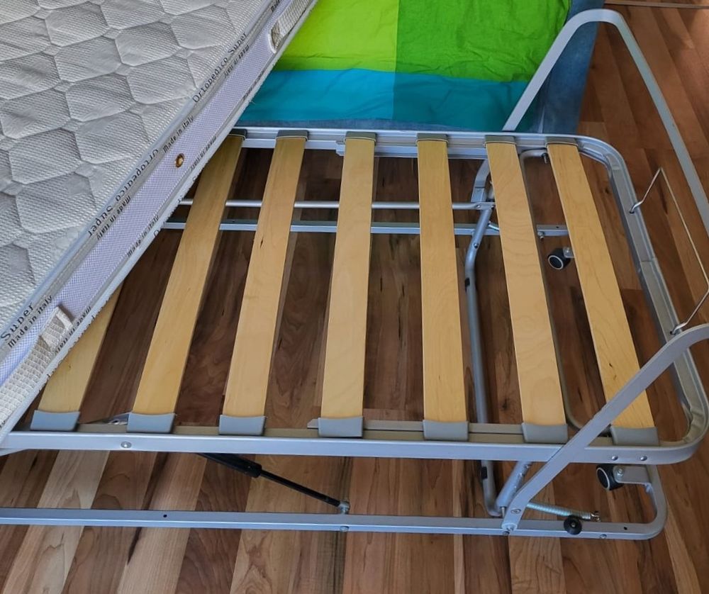 Beau lit canap&eacute; une personne + un lit d'appoint Meubles