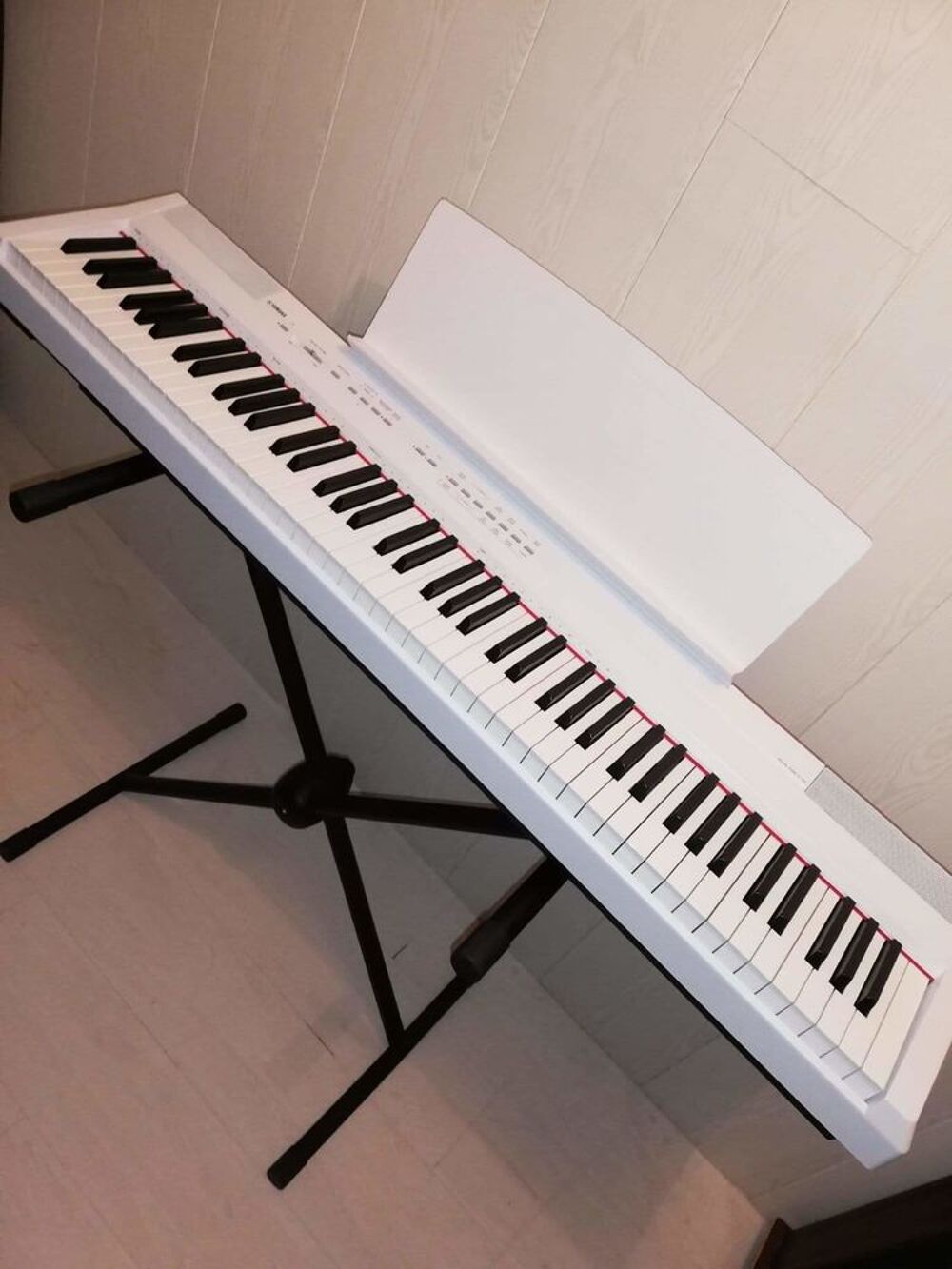 synth&eacute;tiseur Yamaha + tr&eacute;pied Instruments de musique