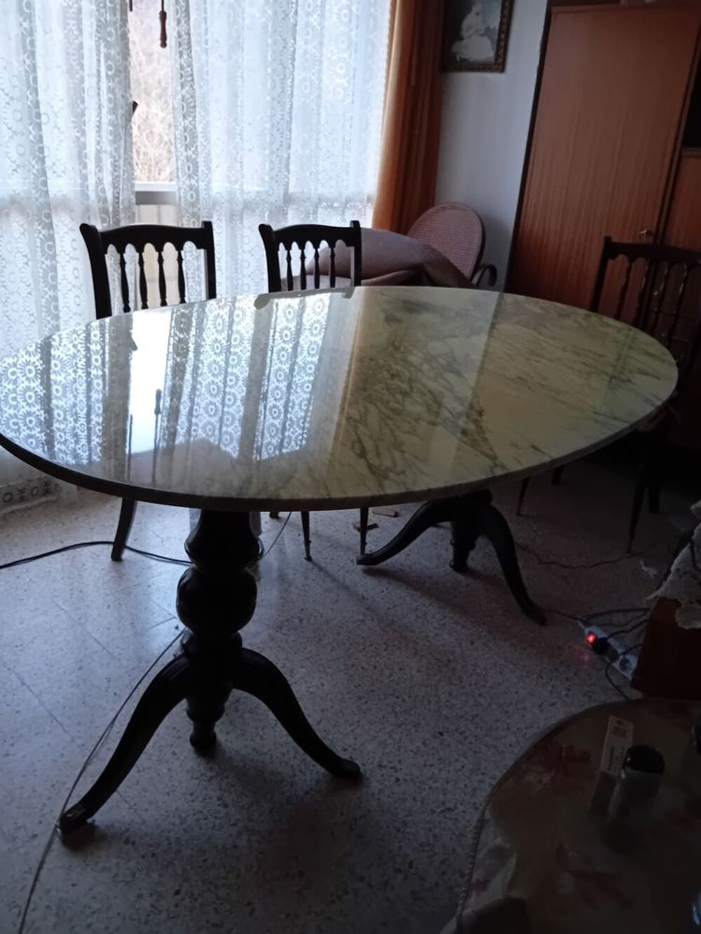 Table de salle &agrave; manger.. Meubles