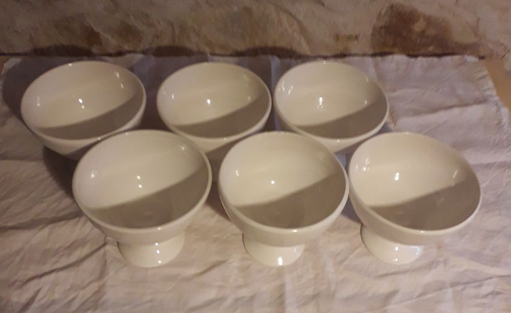 6 coupes &agrave; dessert. Décoration