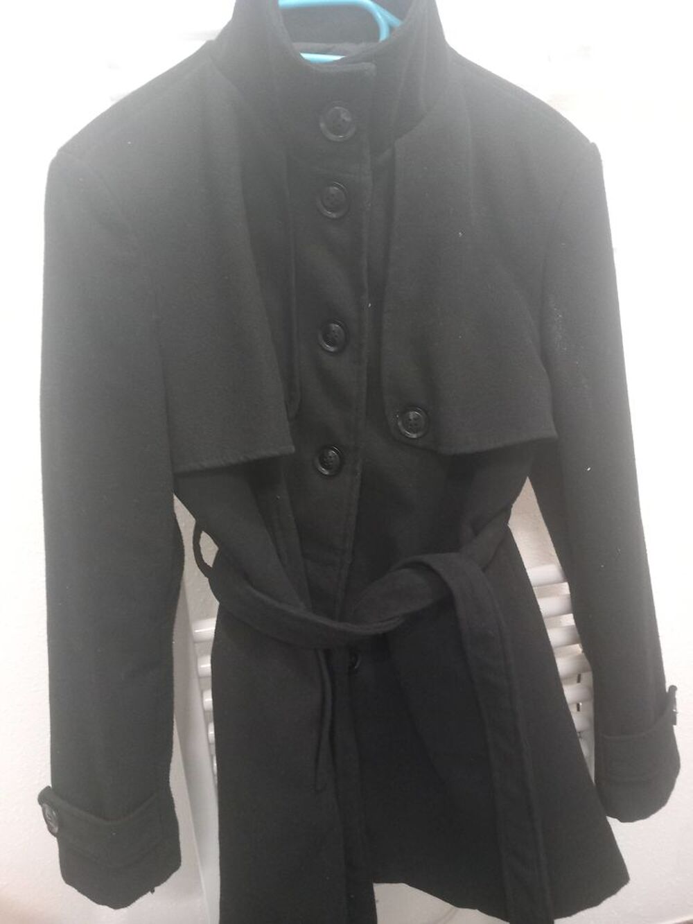 MANTEAU LONG NOIR
Vêtements