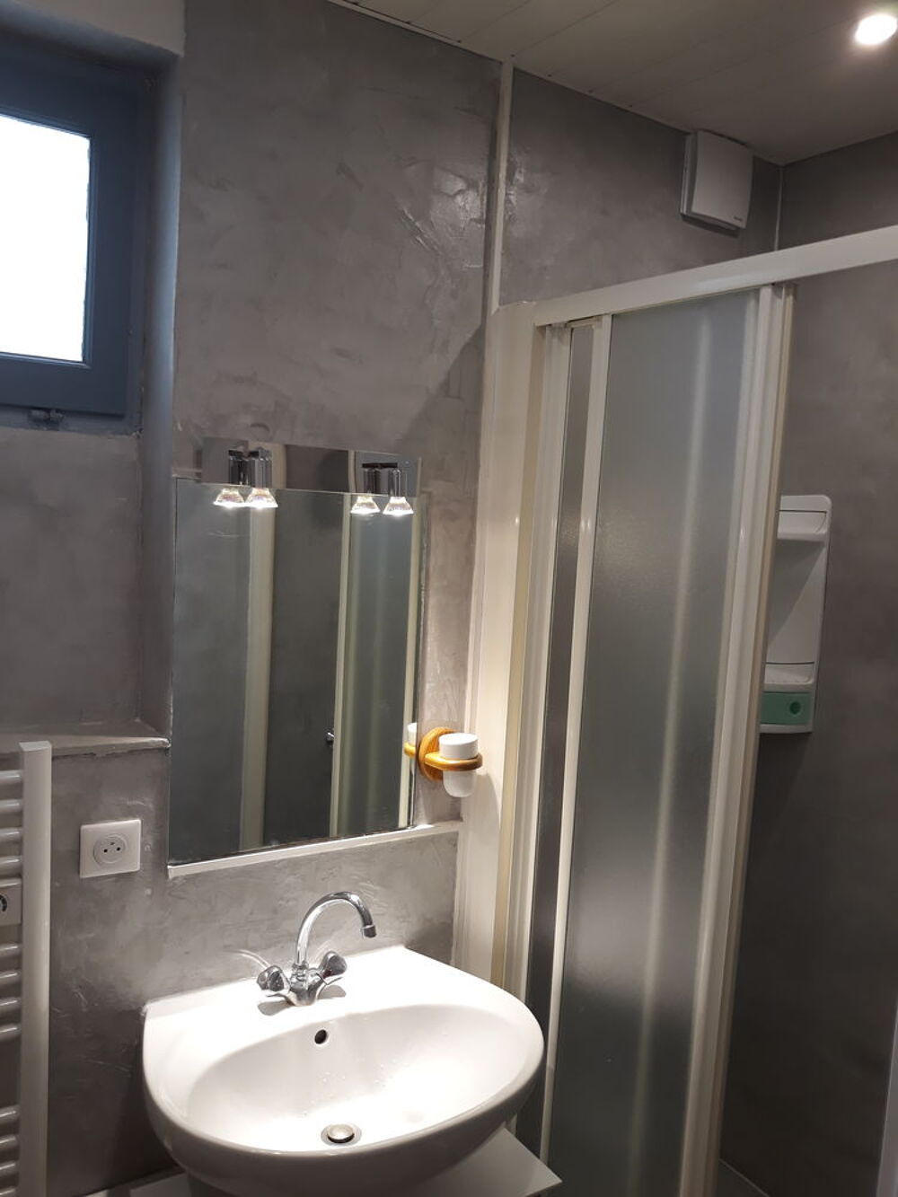 Location Appartement Grand studio meublé quartier Vauban-Coupole Nîmes