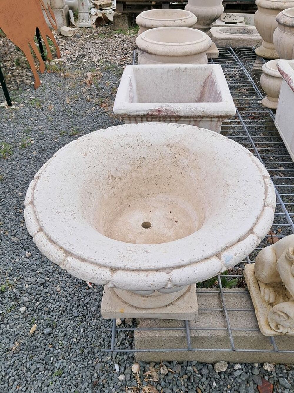 Coupe sur pied en pierre reconstitu&eacute;e Décoration