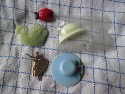 Petites broches  Vintage  ,en bon tat ,envoi possible ,  2 Goussainville (95)