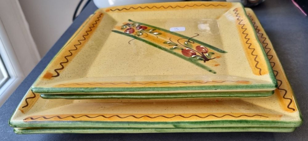 Lot de 4 assiettes neuves Décoration
