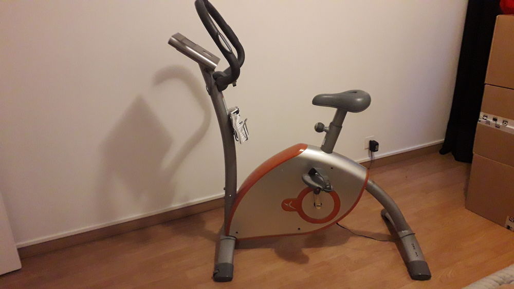 V&eacute;lo FITNESS DOMYOS VM 560 - Marque Decathlon - Sports