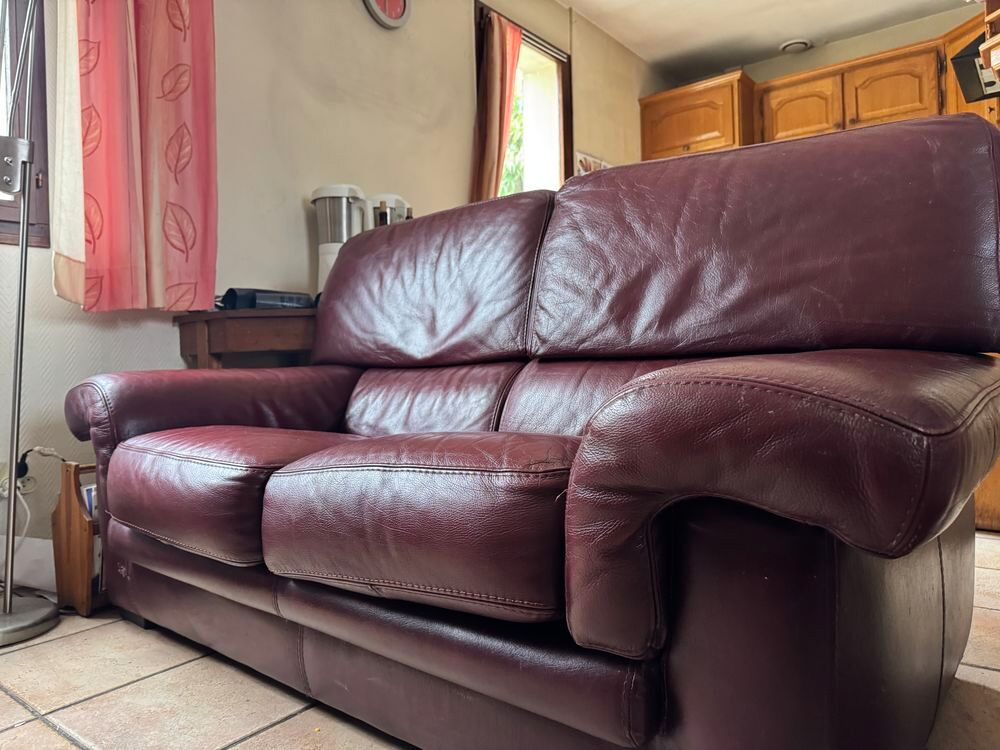 Lot de 2 canap&eacute;s en cuir bon &eacute;tat Meubles