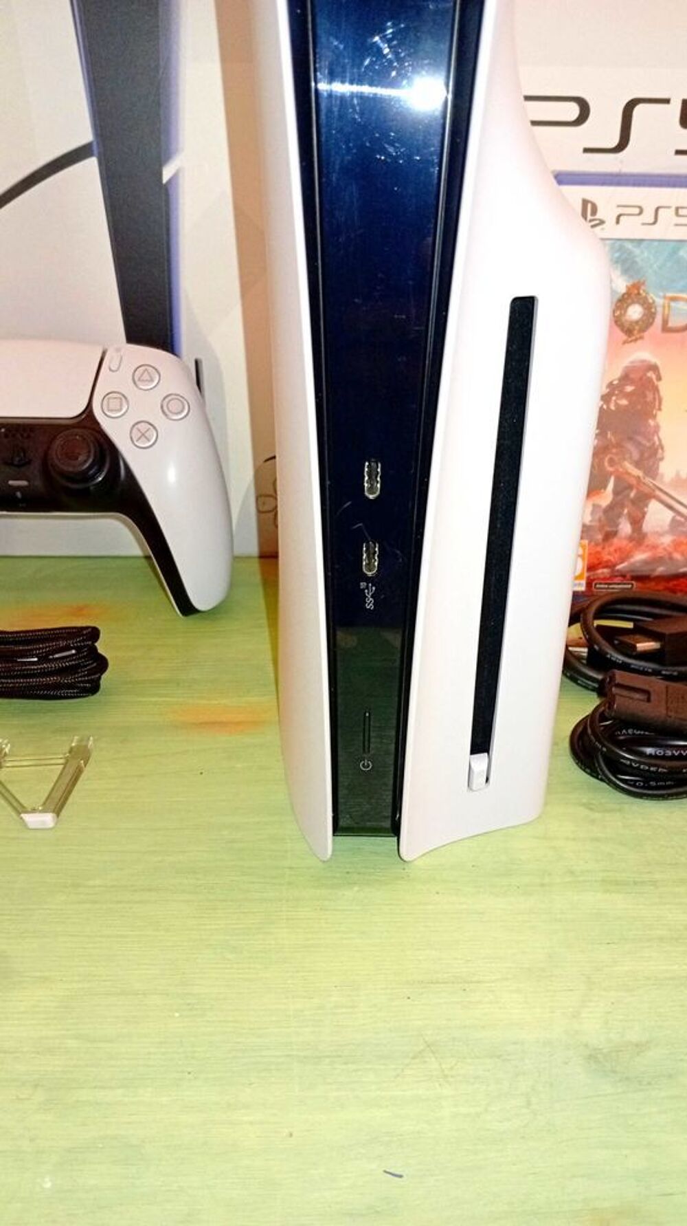 PS5 Slim Version CD Etat NEUF + 1 Jeu Consoles et jeux vidéos