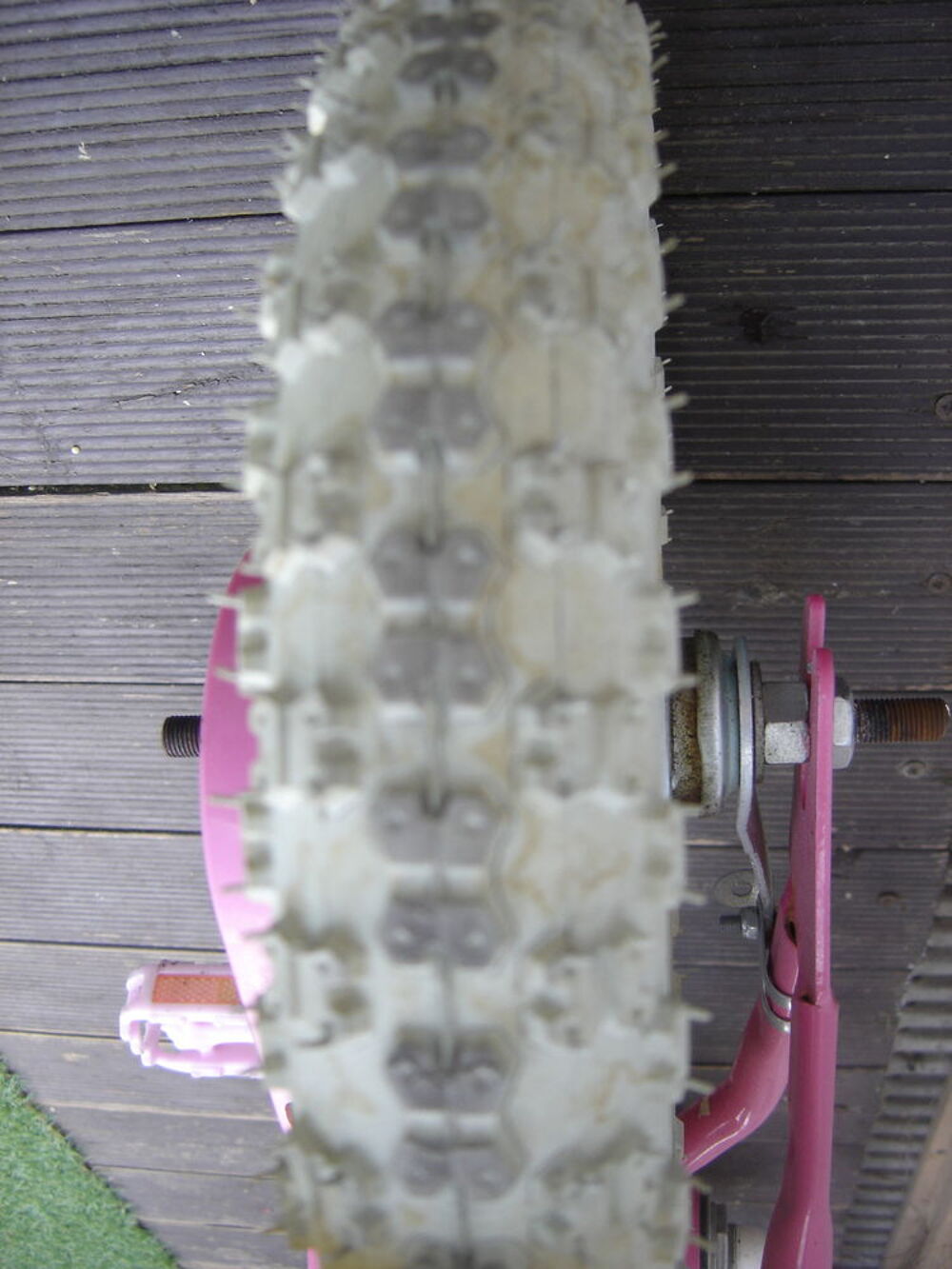 Bonjours . ce petit velo pour fille en tres bonne eta Vélos