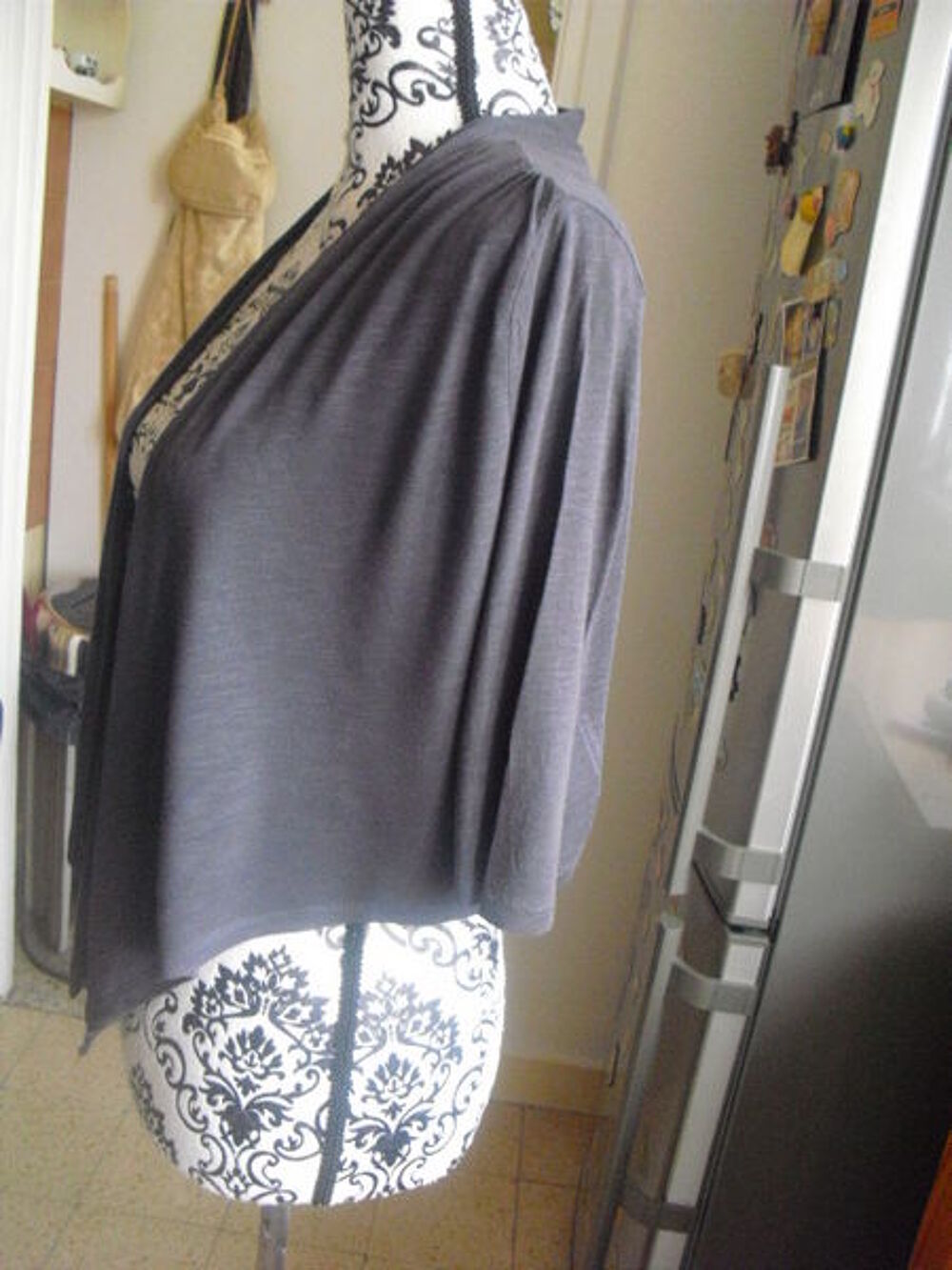 gilet court a pans asym&eacute;trique gris fon&ccedil;&eacute; NEUF ETAM T 38 Vêtements