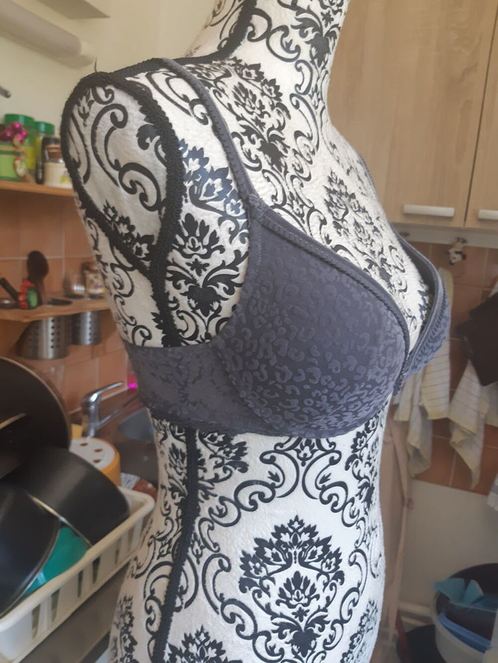  soutien gorge gris a motifs en reliefs NEUF ETAM T 90C Vêtements