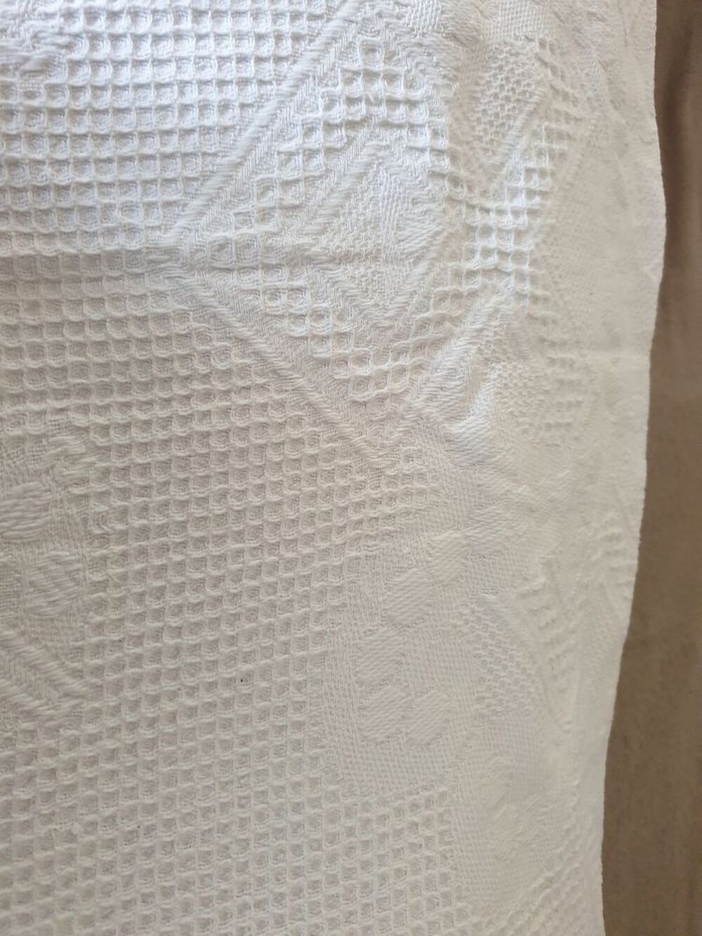 Jet&eacute;s de lit en piqu&eacute; de coton blanc, vintage Décoration