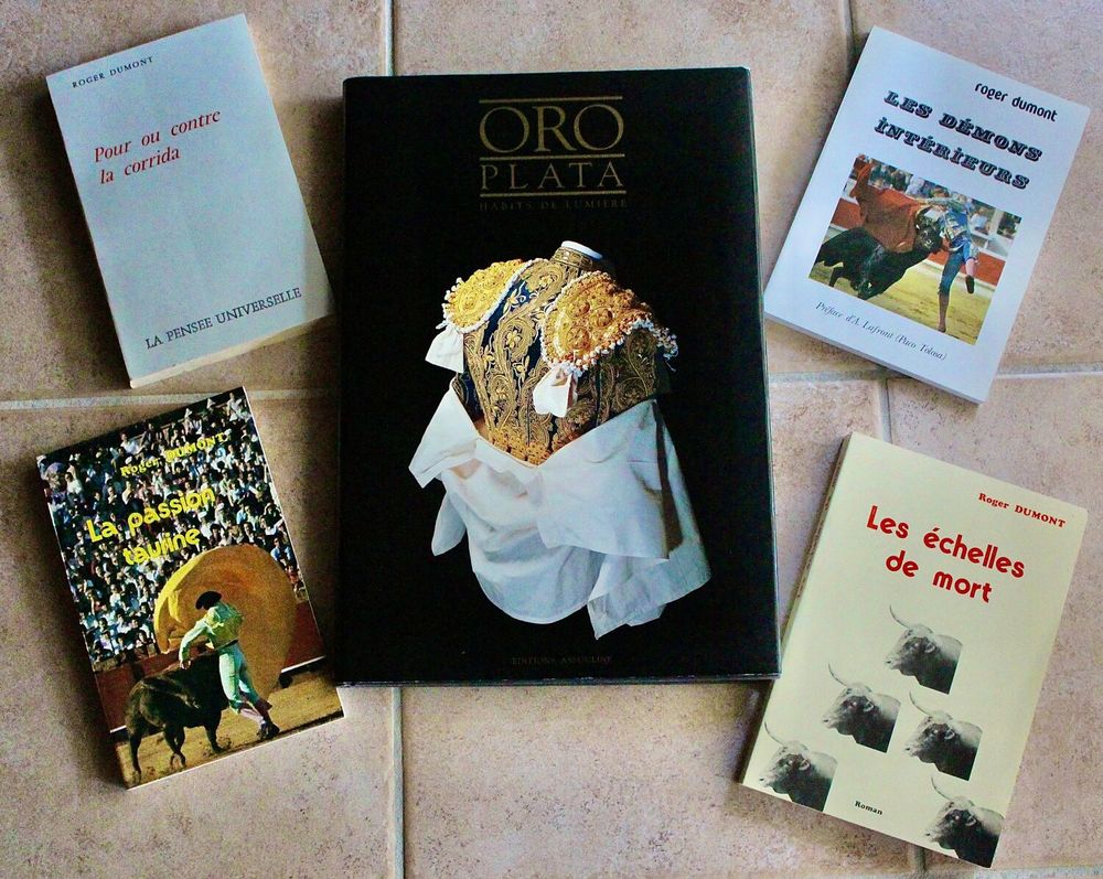 " ORO PLATA " HABITS DE LUMIERE " Livres et BD