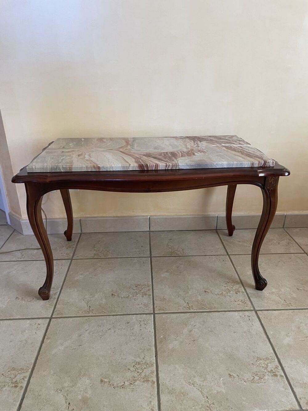 Table basse style Louis XV avec plateau en marbre Meubles