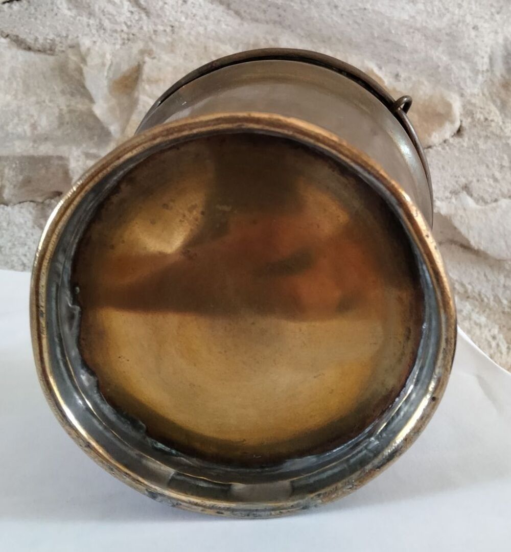 Pot en cuivre. Décoration