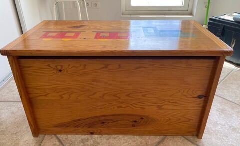 un coffre � jeux en bois : 85x42x45 (hauteur), BE 50 Saint-Denis (97)
