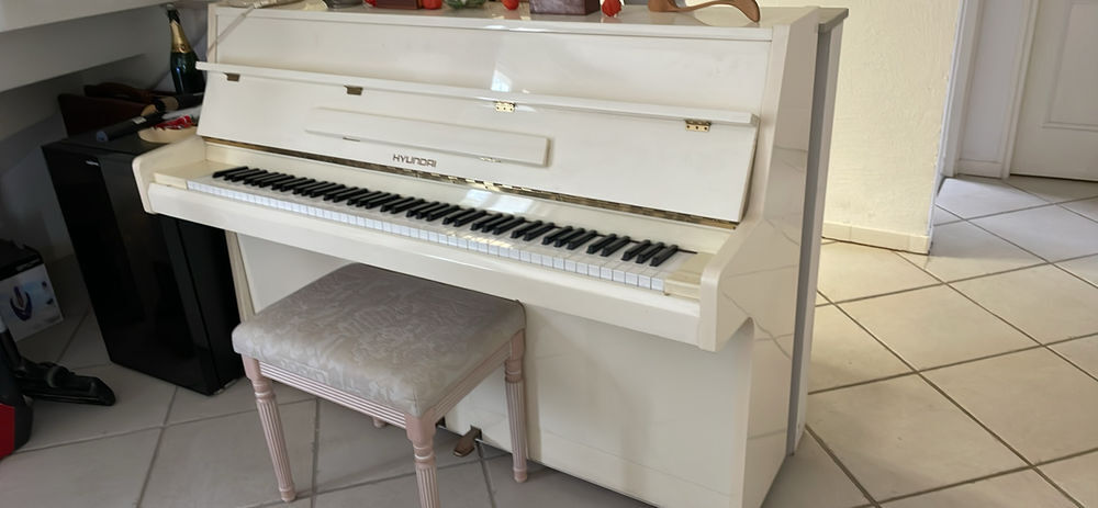 Piano droit Hyundai Instruments de musique