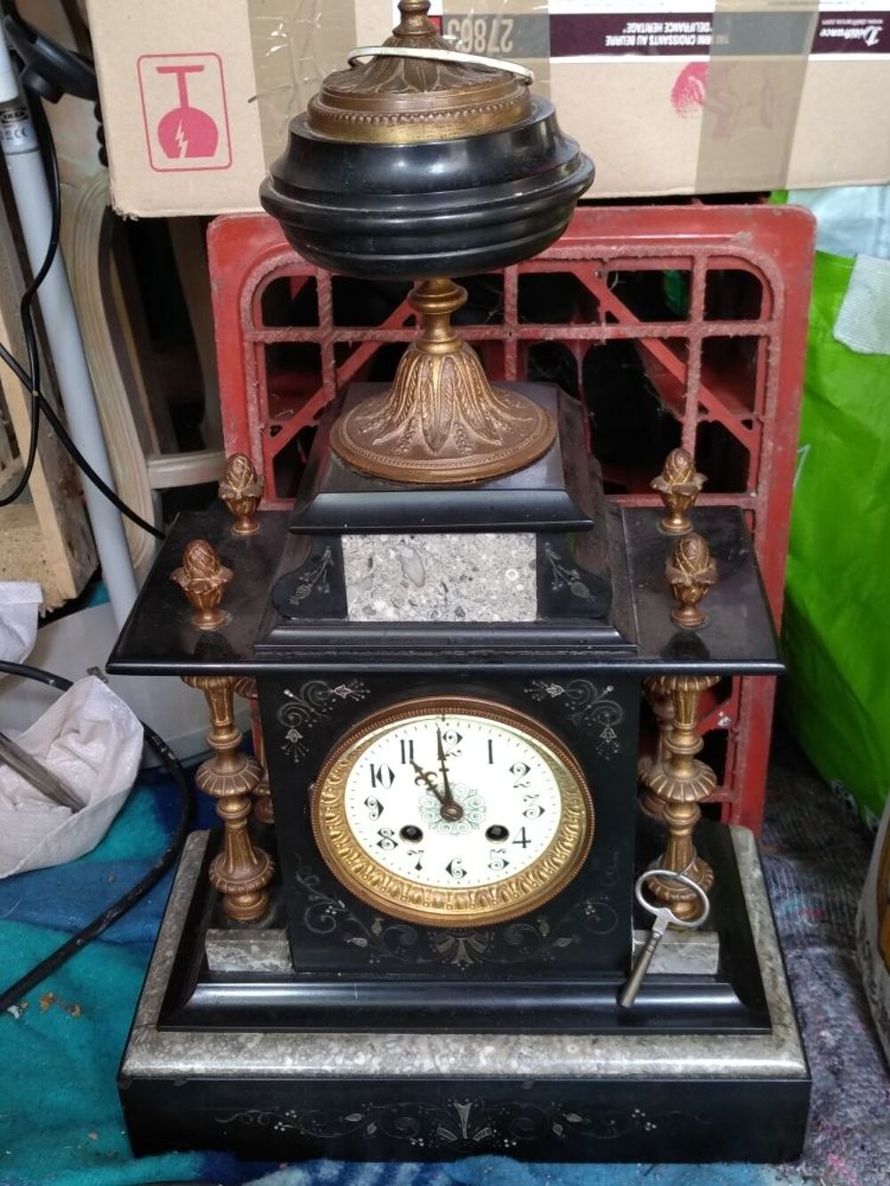 tr&egrave;s belle pendule ancienne 