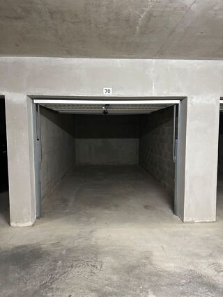  Parking / Garage � louer 16 m� Valence