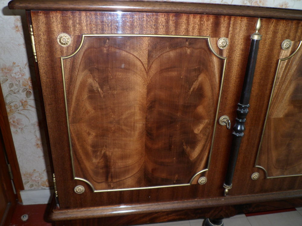 Buffet vernis vintage ann&eacute;e 1970 Meubles