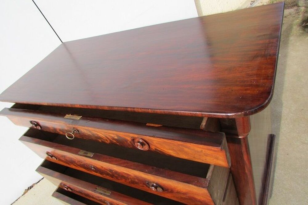 Grande et belle commode Louis Philippe en acajou, fin 19&egrave;me Meubles