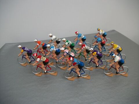 Cyclistes. Miniatures. Figurine. Diorama. Jouets.  43 Labarthe-sur-Lèze (31)