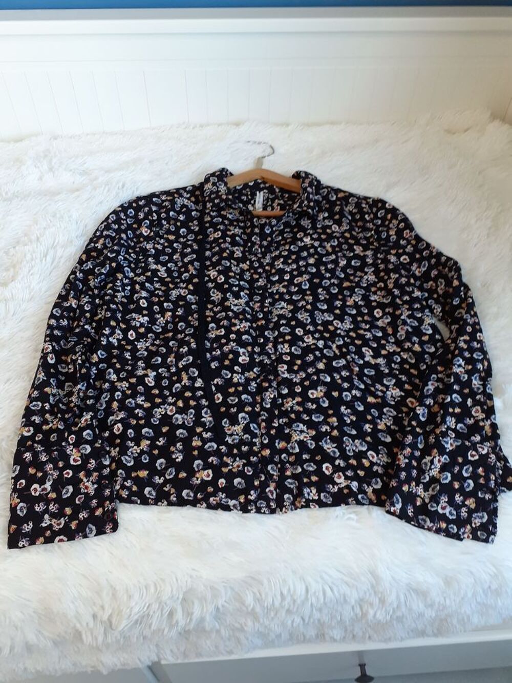 CHEMISIER "BERSHKA" taille L Vêtements