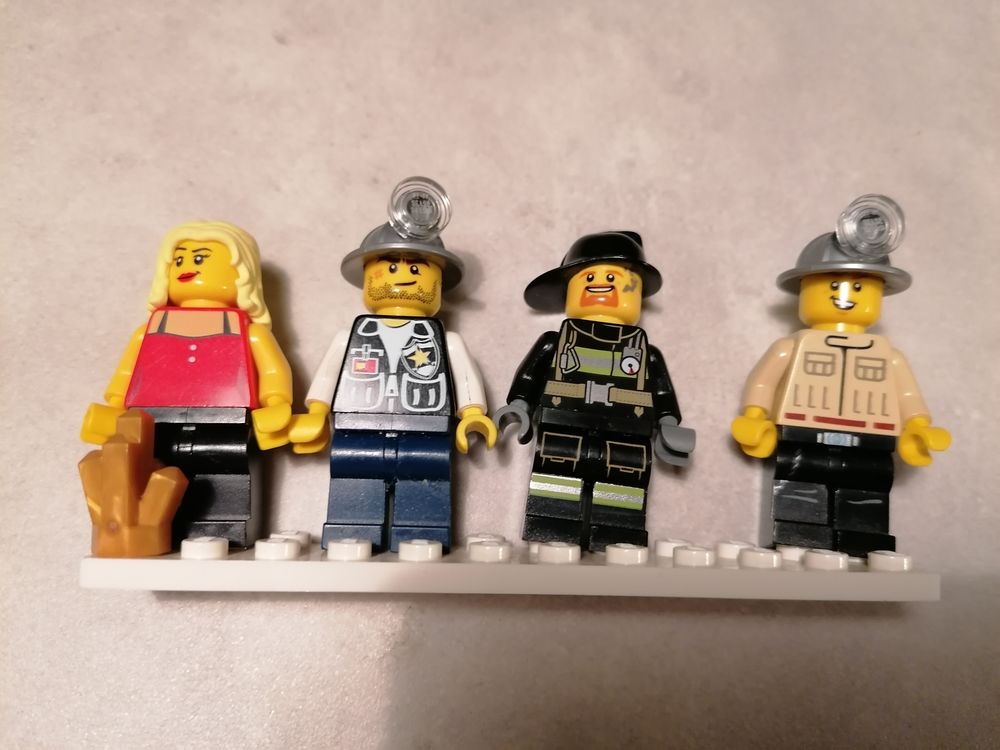 4 figurines LEGO Jeux / jouets