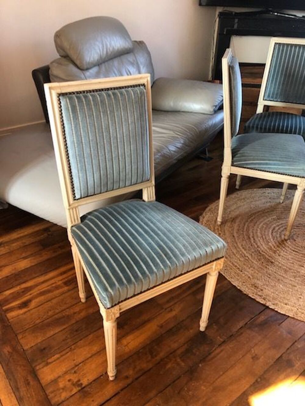 4 chaises louis XVl dans leur jus 300€ bonne affaire Meubles