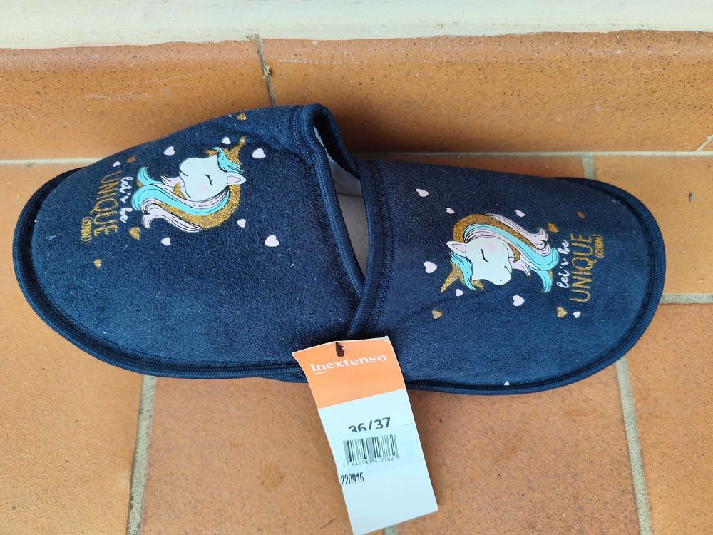 Chaussons neufs pointure 36 Chaussures