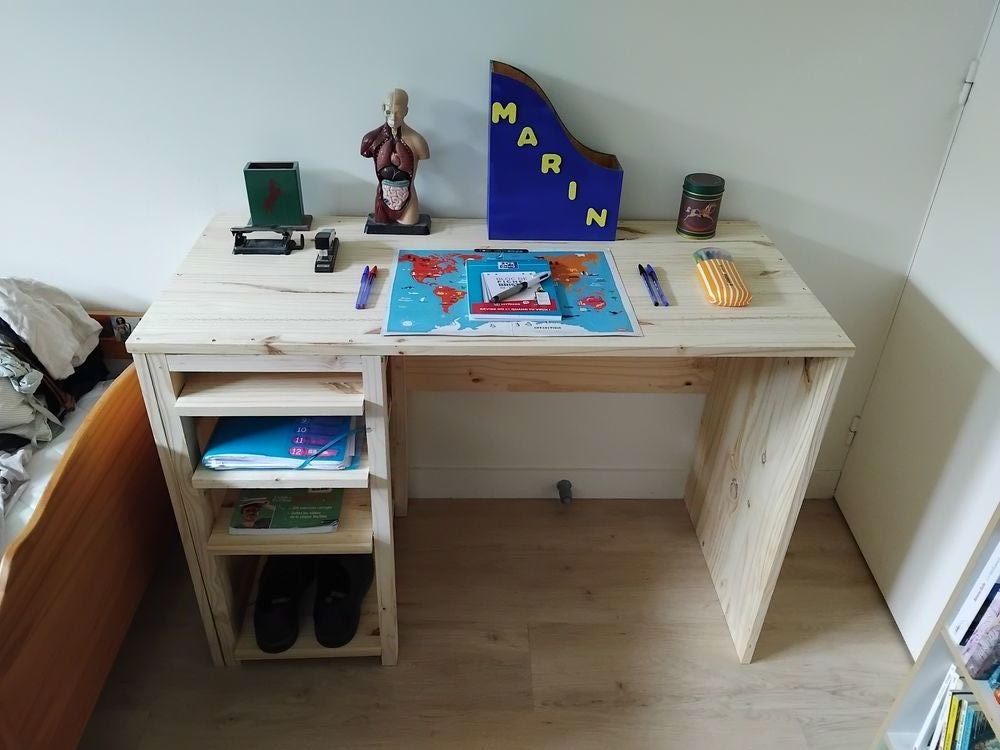 Bureau en pin artisanal Meubles