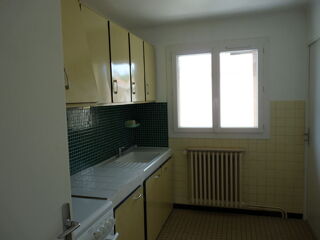  Appartement à louer 3/4 pièces 72 m² Aix-en-provence