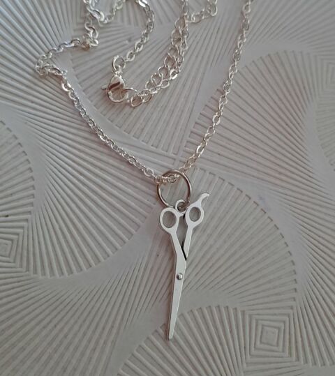 Chaine pendentif ciseau argent�  - couturi�re - Coiffeuse 5 Domart-en-Ponthieu (80)