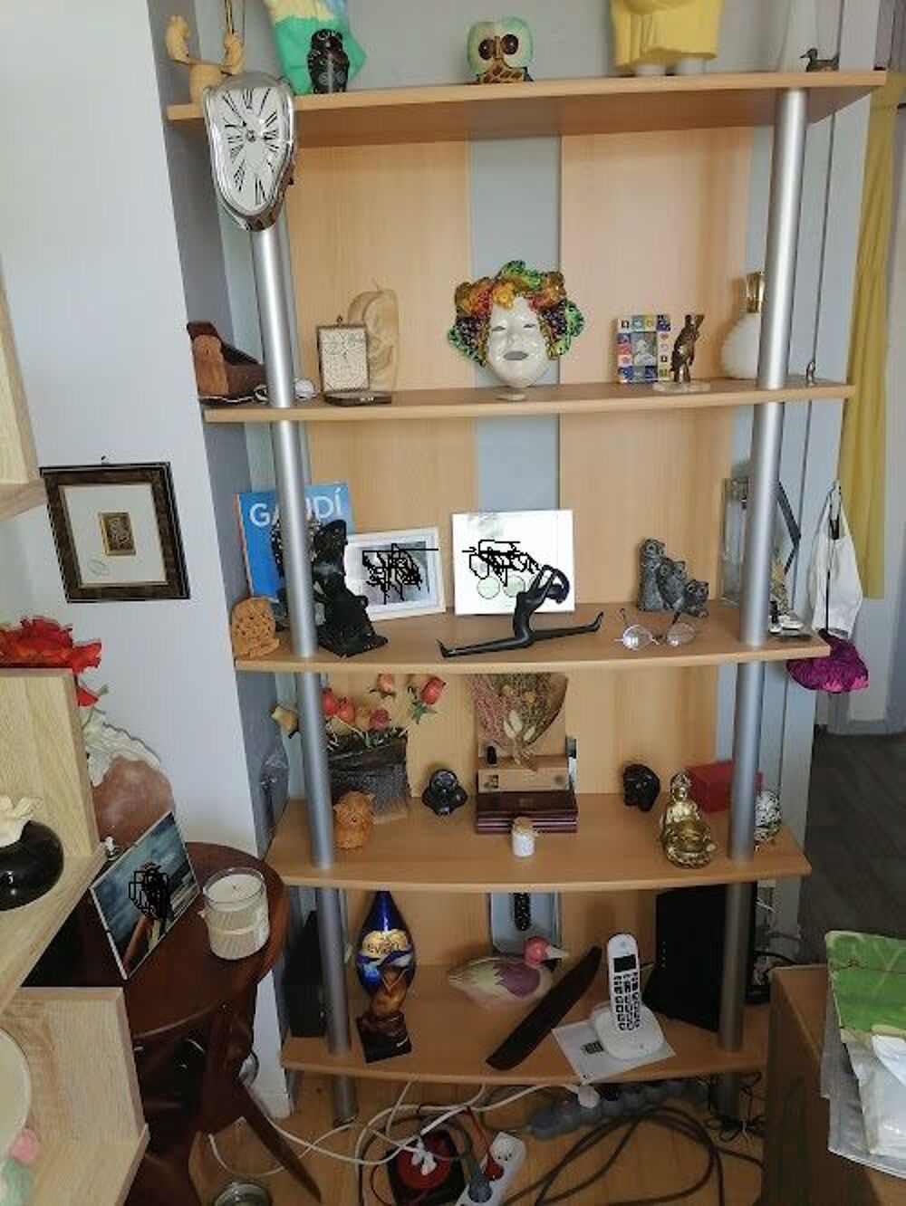 BELLE ETAGERE TRES SOLIDE EN BOIS CHENE CLAIR
170X90X26 Décoration