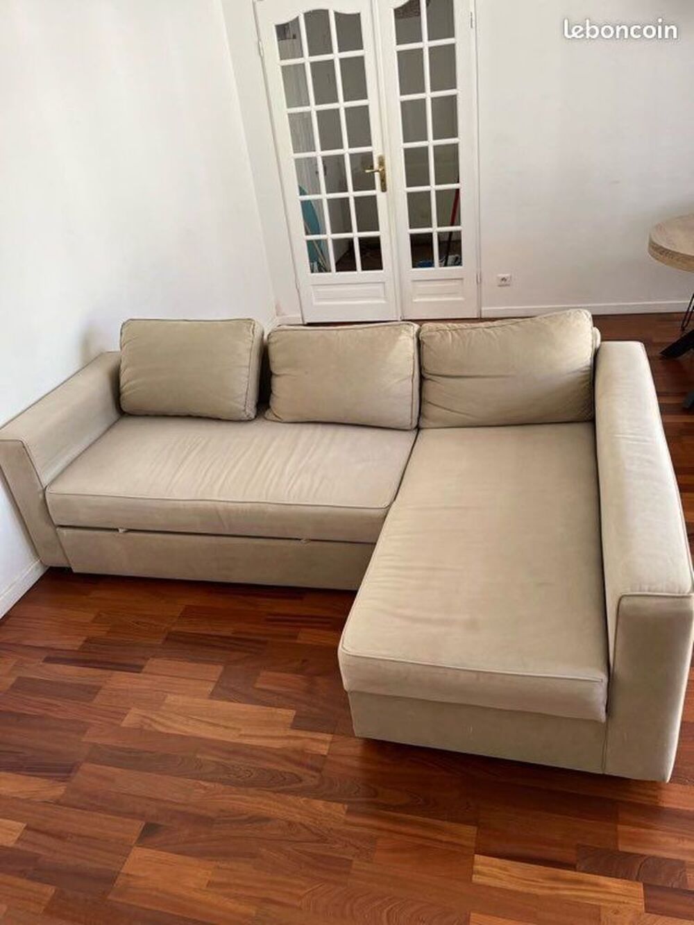 Canap&eacute; 4 places convertible beige angle droit et coffre
Meubles