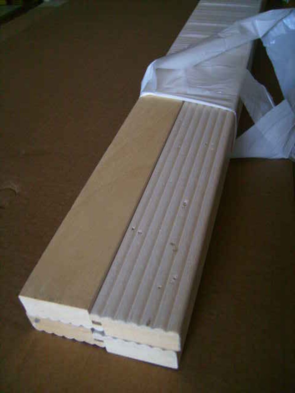 
Lot de 48 m de baguettes bois cannel&eacute; blanche pour cadres Décoration