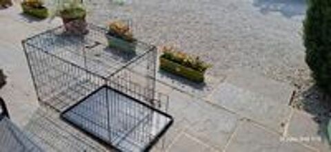   Cage pour éducation et protection du chiot ou chien moyen.
