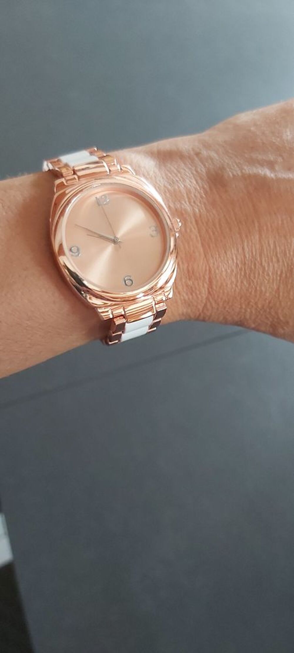 Montre femle neuve avec pile Bijoux et montres