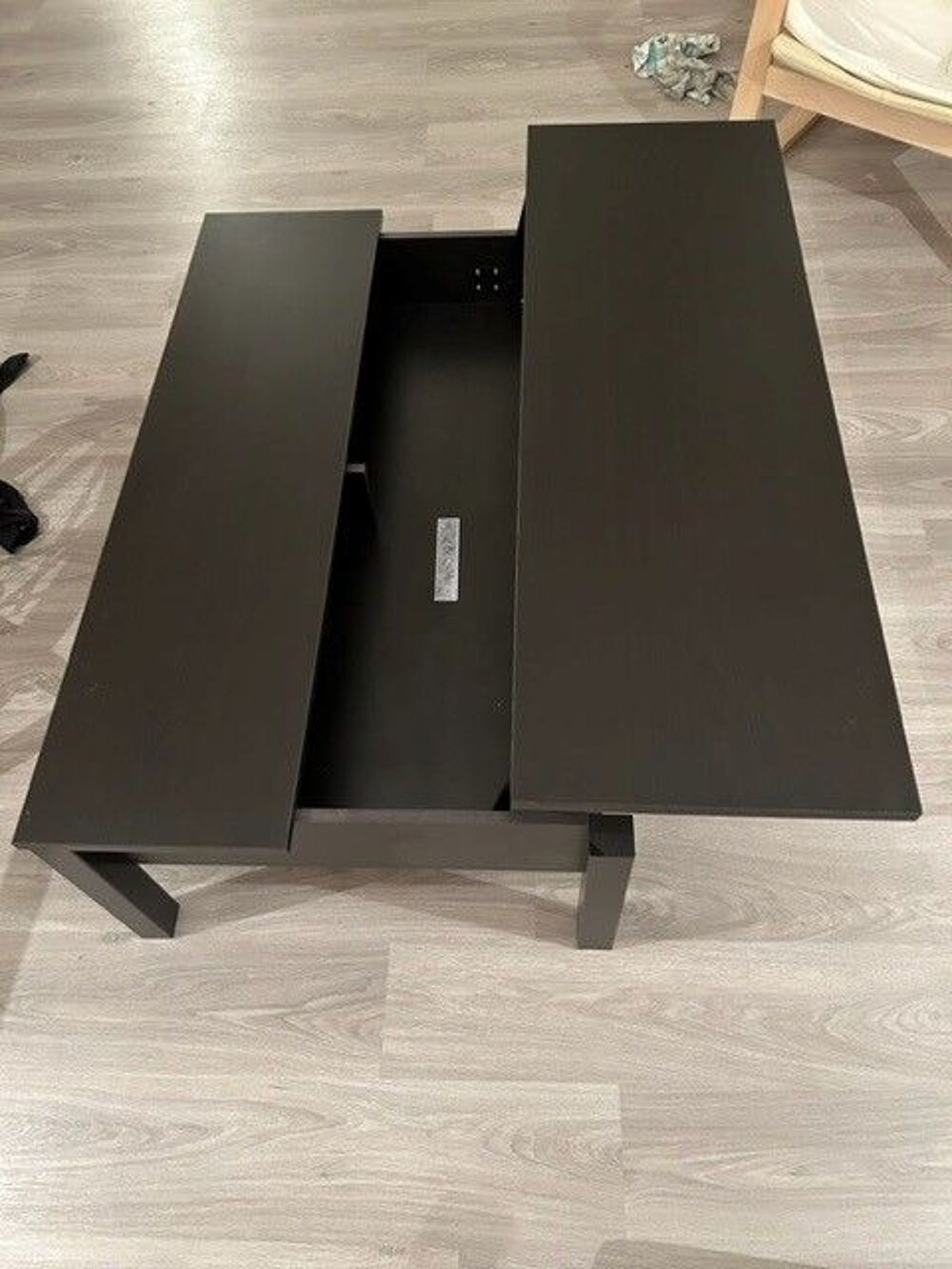 TABLE BASSE IKEA TRULSTORP
Meubles