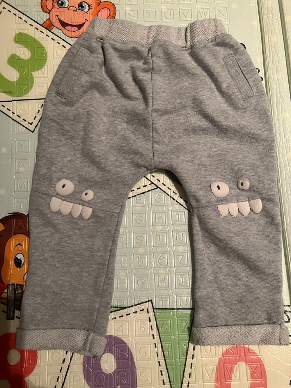 pantalon Kiabi taille 18 mois Vêtements enfants