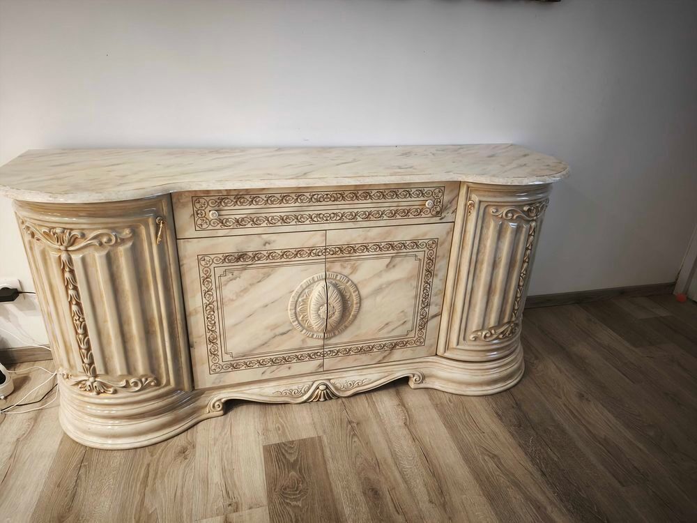 buffet Italien laqu&eacute; beige Meubles