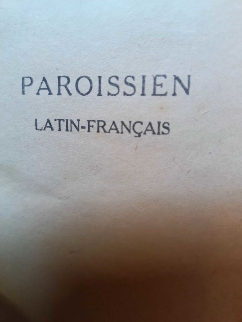 un bel objet de liturgie datant probablement du XI.
- Titre : Missel 