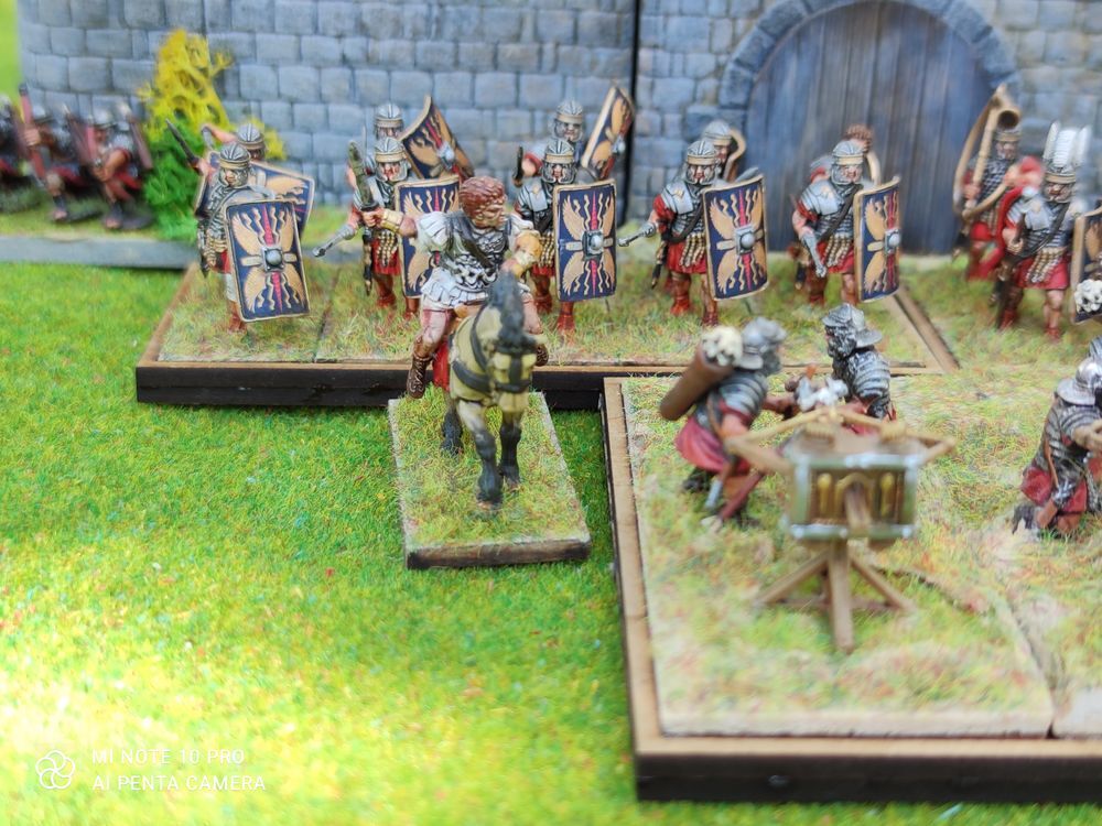 FIGURINES VICTRIX WARLORD.ROMAIN GAULOIS ET FORT 